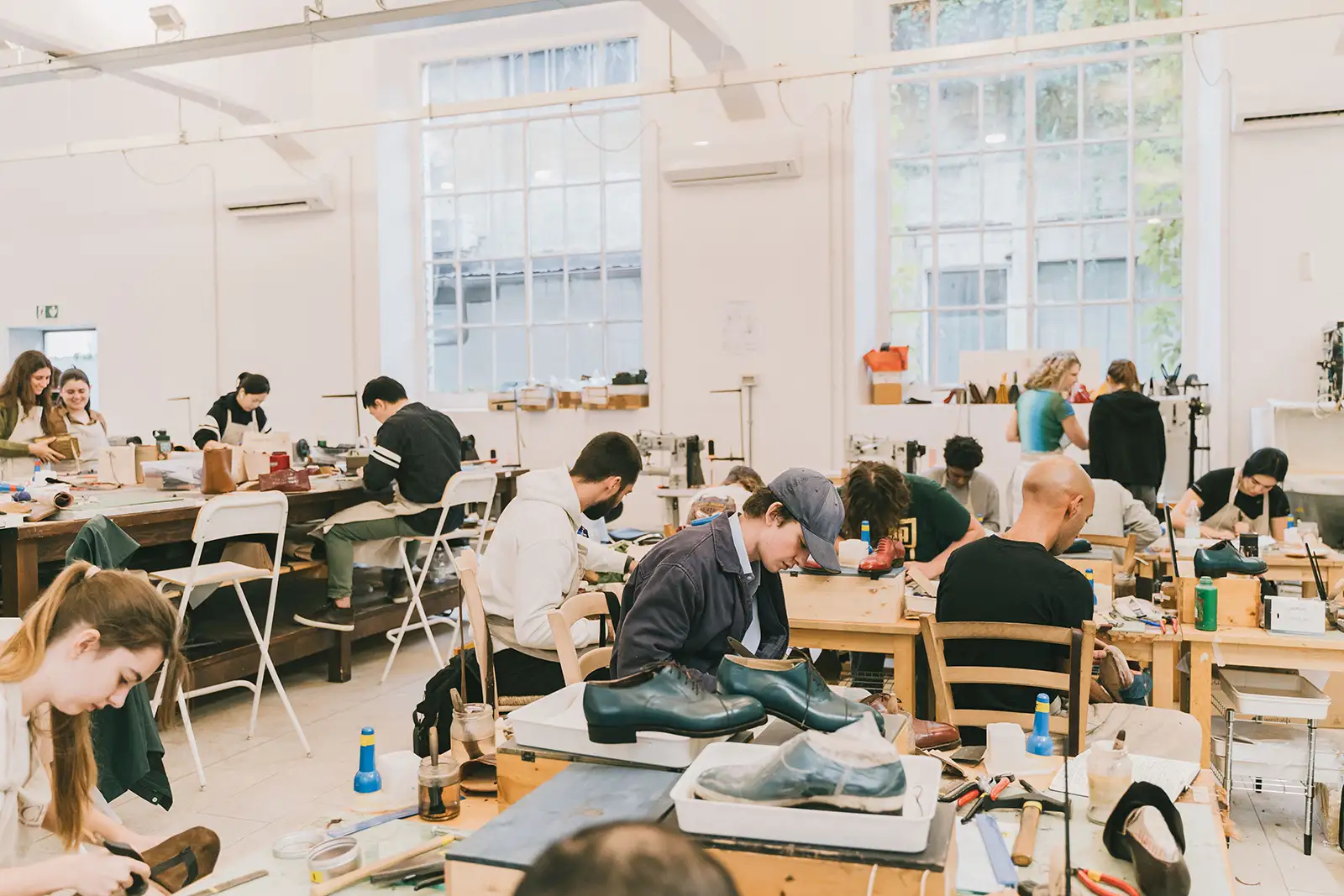 schola-bespoke-shoemaking-231026-ph-stefano-casati-00933